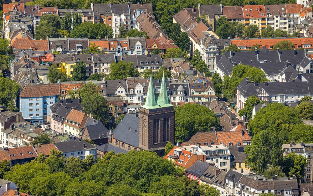 Luftaufnahme Dortmund - Kirchengebäude Heilig-Kreuz-Kirche in Dortmund im Bundesland Nordrhein-Westfalen, Deutschland