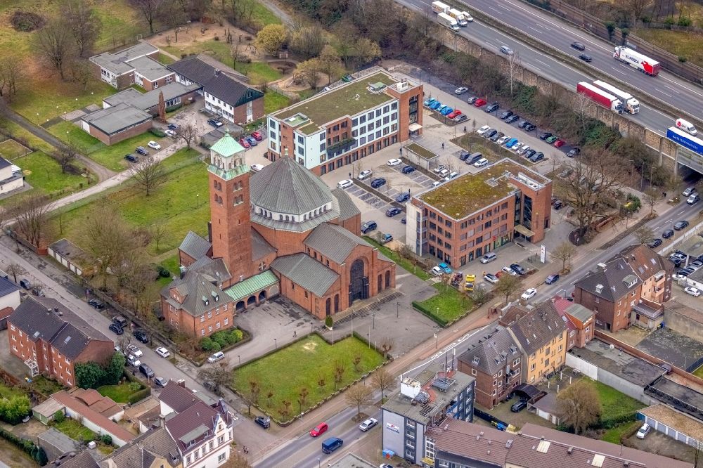 Luftbild Gladbeck - Kirchengebäude der Heilig Kreuz-Kirche an der Horster Straße in Gladbeck im Bundesland Nordrhein-Westfalen