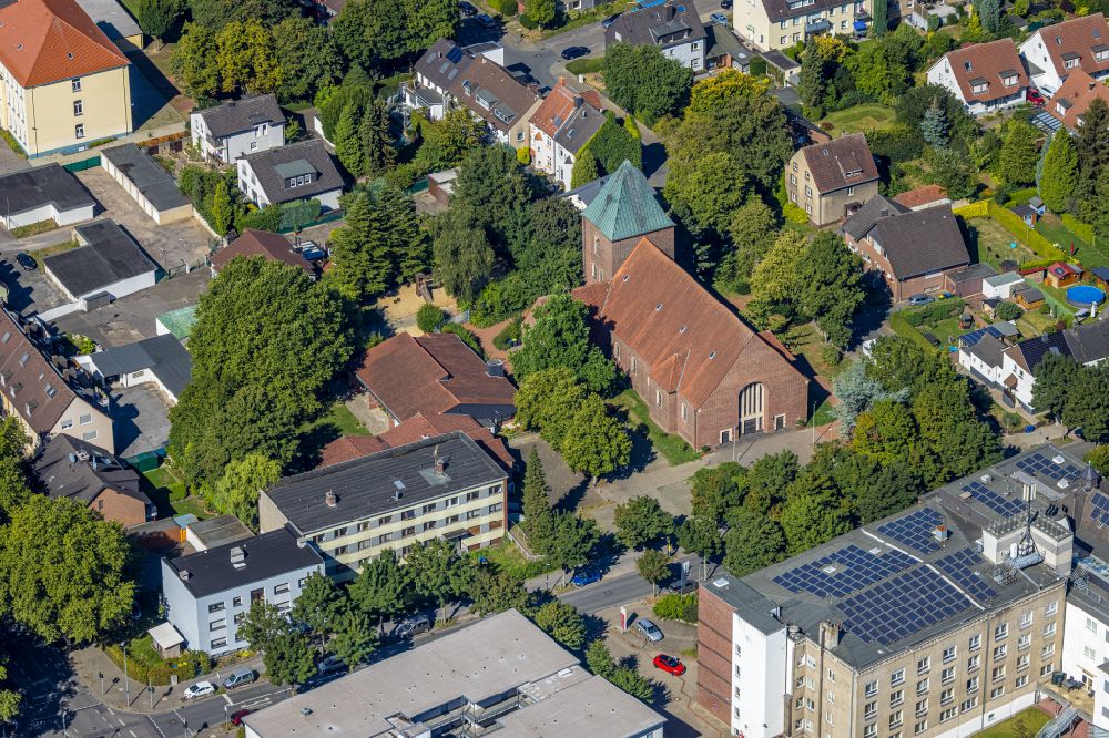 Gelsenkirchen aus der Vogelperspektive: Kirchengebäude Herz-Jesu-Kirche in Gelsenkirchen im Bundesland Nordrhein-Westfalen, Deutschland