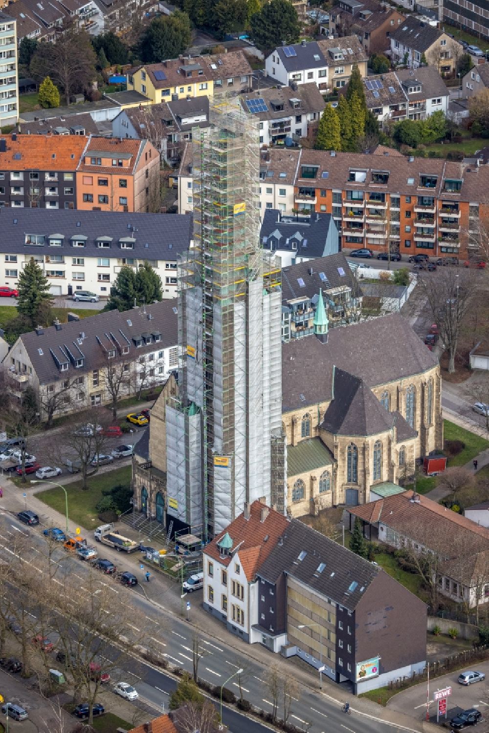 Luftbild Essen - Kirchengebäude St. Hubertus in Essen im Bundesland Nordrhein-Westfalen, Deutschland