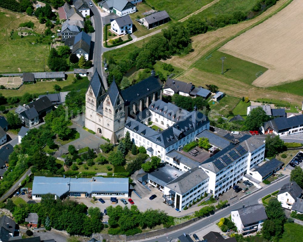 Luftbild Ravengiersburg - Kirchengebäude des Hundsrückdom mit dem Klostergebäude in Ravengiersburg im Bundesland Rheinland-Pfalz, Deutschland