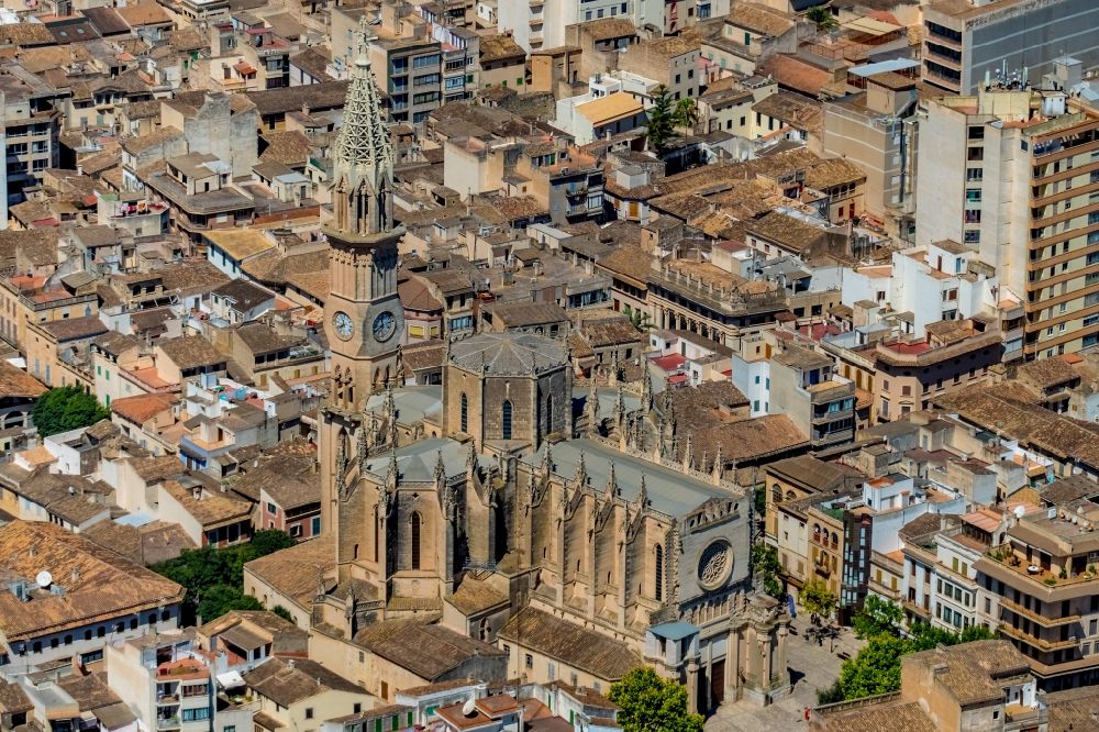 Manacor aus der Vogelperspektive: Kirchengebäude Iglesia De Cristo Rey in Manacor in Balearische Insel Mallorca, Spanien