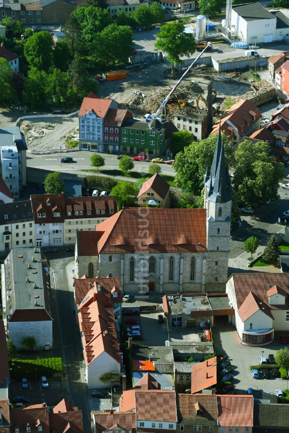 Luftaufnahme Mühlhausen - Kirchengebäude St. Jacobi - Jacobikirche im Altstadt- Zentrum in Mühlhausen im Bundesland Thüringen, Deutschland