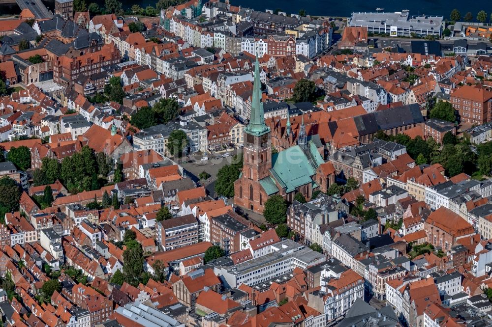 Luftaufnahme Lübeck - Kirchengebäude St.-Jakobi-Kirche Lübeck in Lübeck im Bundesland Schleswig-Holstein, Deutschland