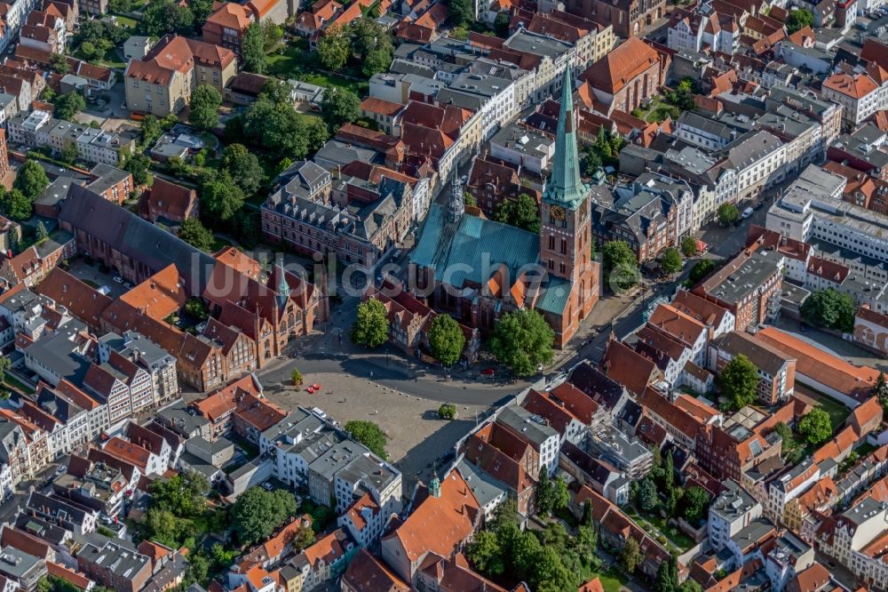 Luftaufnahme Lübeck - Kirchengebäude St.-Jakobi-Kirche Lübeck in Lübeck im Bundesland Schleswig-Holstein, Deutschland