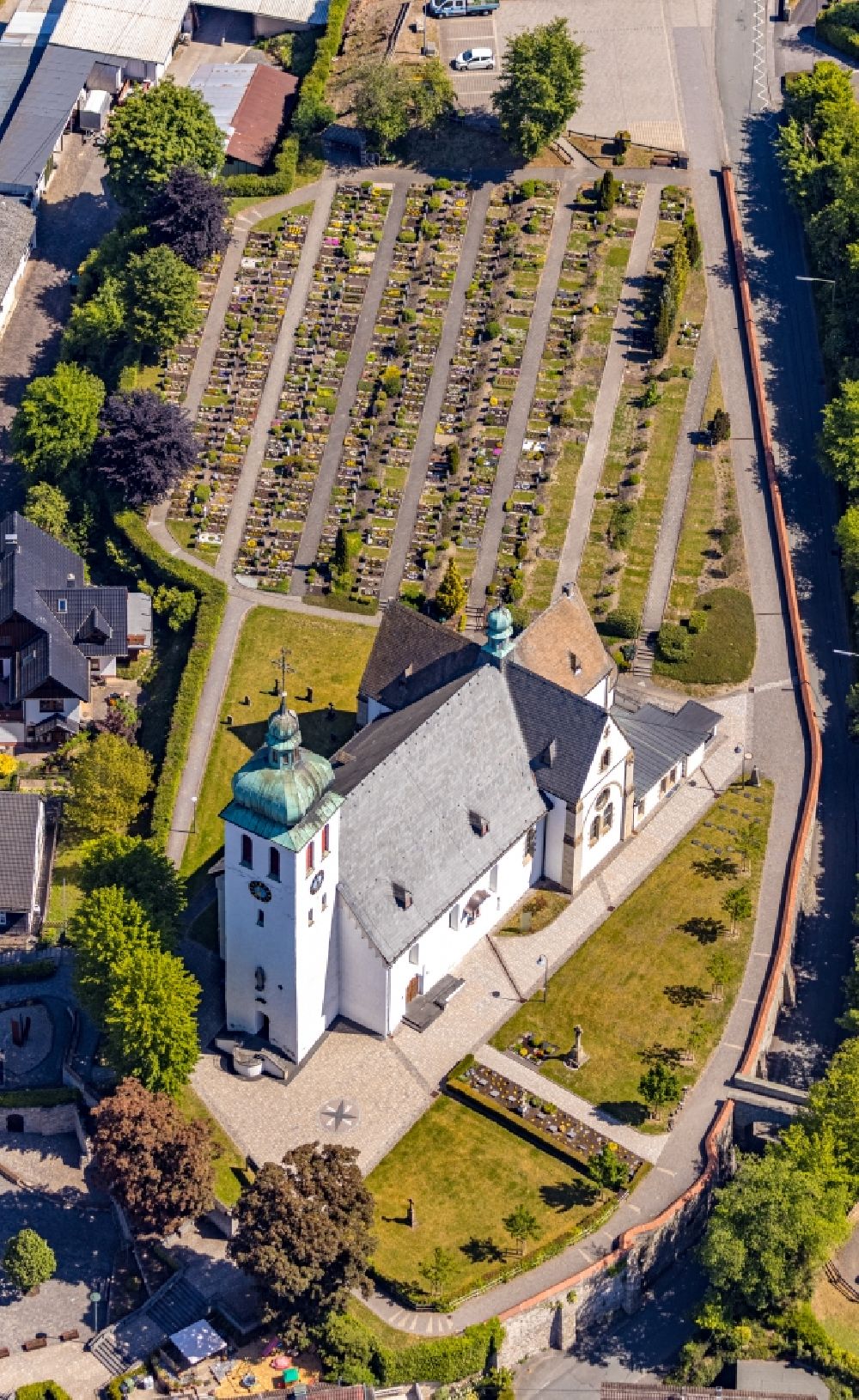 Luftbild Elspe - Kirchengebäude St. Jakobus der Ältere in Elspe im Bundesland Nordrhein-Westfalen, Deutschland