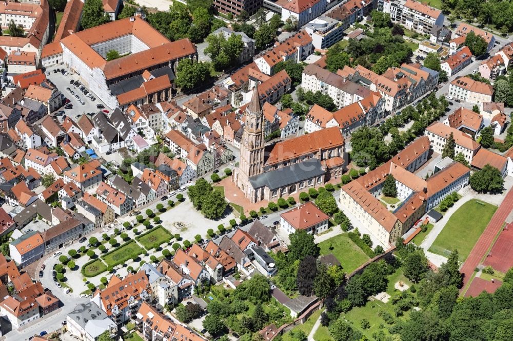 Landshut von oben - Kirchengebäude St. Jodok in Landshut im Bundesland Bayern, Deutschland