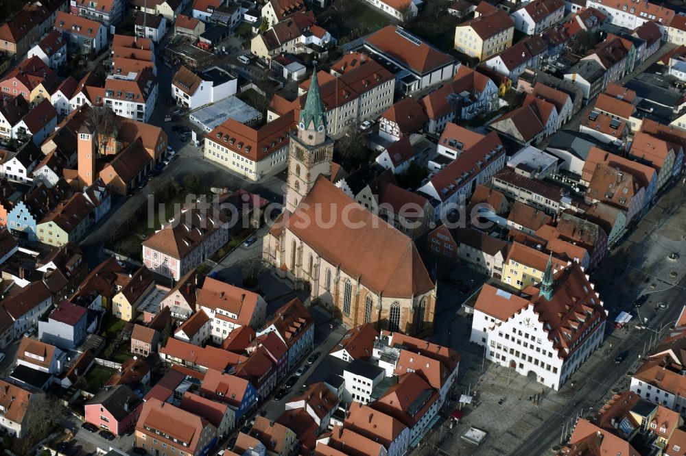 Luftbild Neumarkt in der Oberpfalz - Kirchengebäude St. Johannes an der Hallertorstraße im Altstadt- Zentrum in Neumarkt in der Oberpfalz im Bundesland Bayern