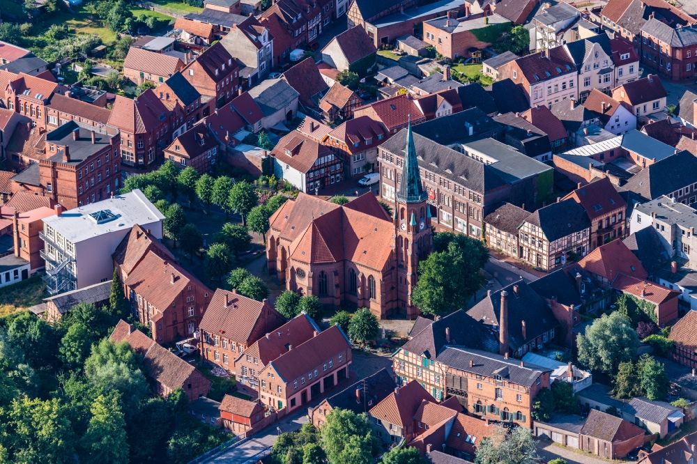 Dömitz aus der Vogelperspektive: Kirchengebäude Johanneskirche in Dömitz im Bundesland Mecklenburg-Vorpommern, Deutschland