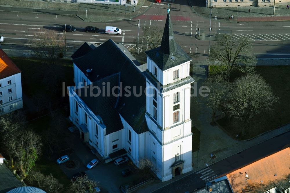 Luftaufnahme Dessau - Kirchengebäude der Johanniskirche in Dessau im Bundesland Sachsen-Anhalt, Deutschland