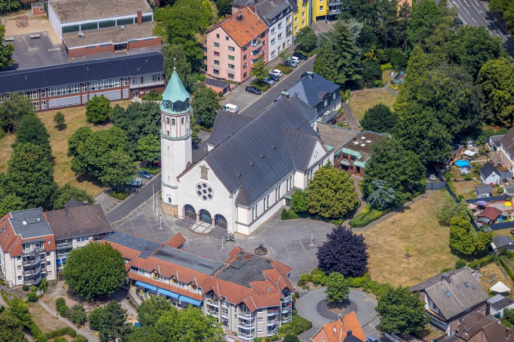 Castrop-Rauxel aus der Vogelperspektive: Kirchengebäude St. Josef in Castrop-Rauxel im Bundesland Nordrhein-Westfalen, Deutschland