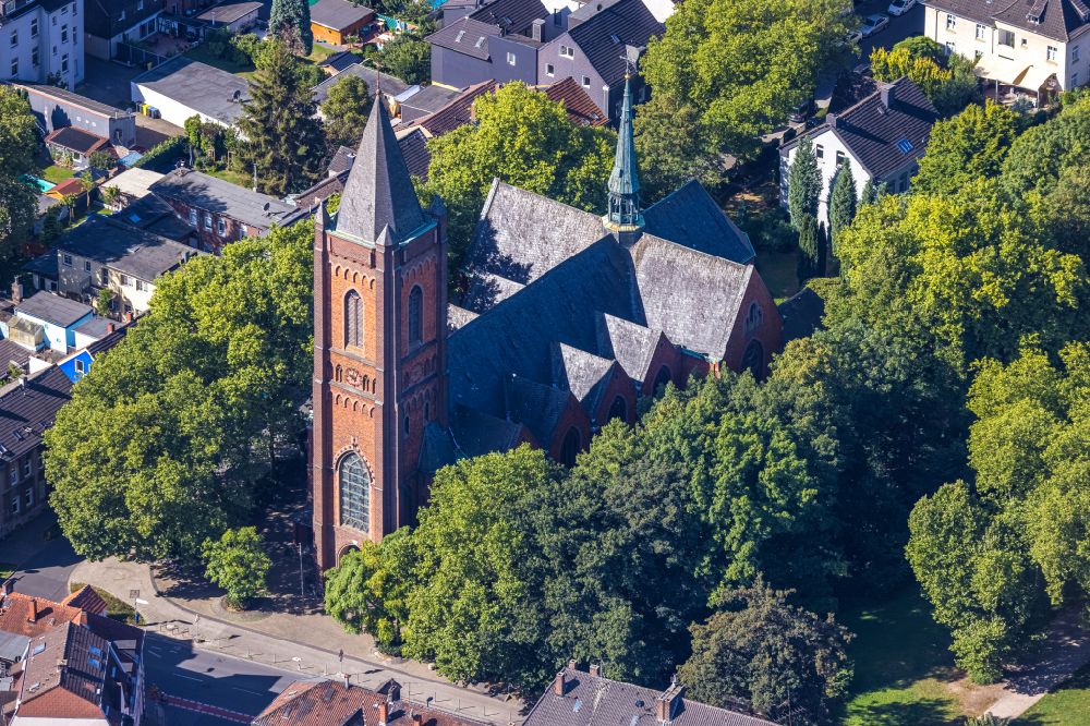 Luftaufnahme Gelsenkirchen - Kirchengebäude St. Josef in Gelsenkirchen im Bundesland Nordrhein-Westfalen, Deutschland