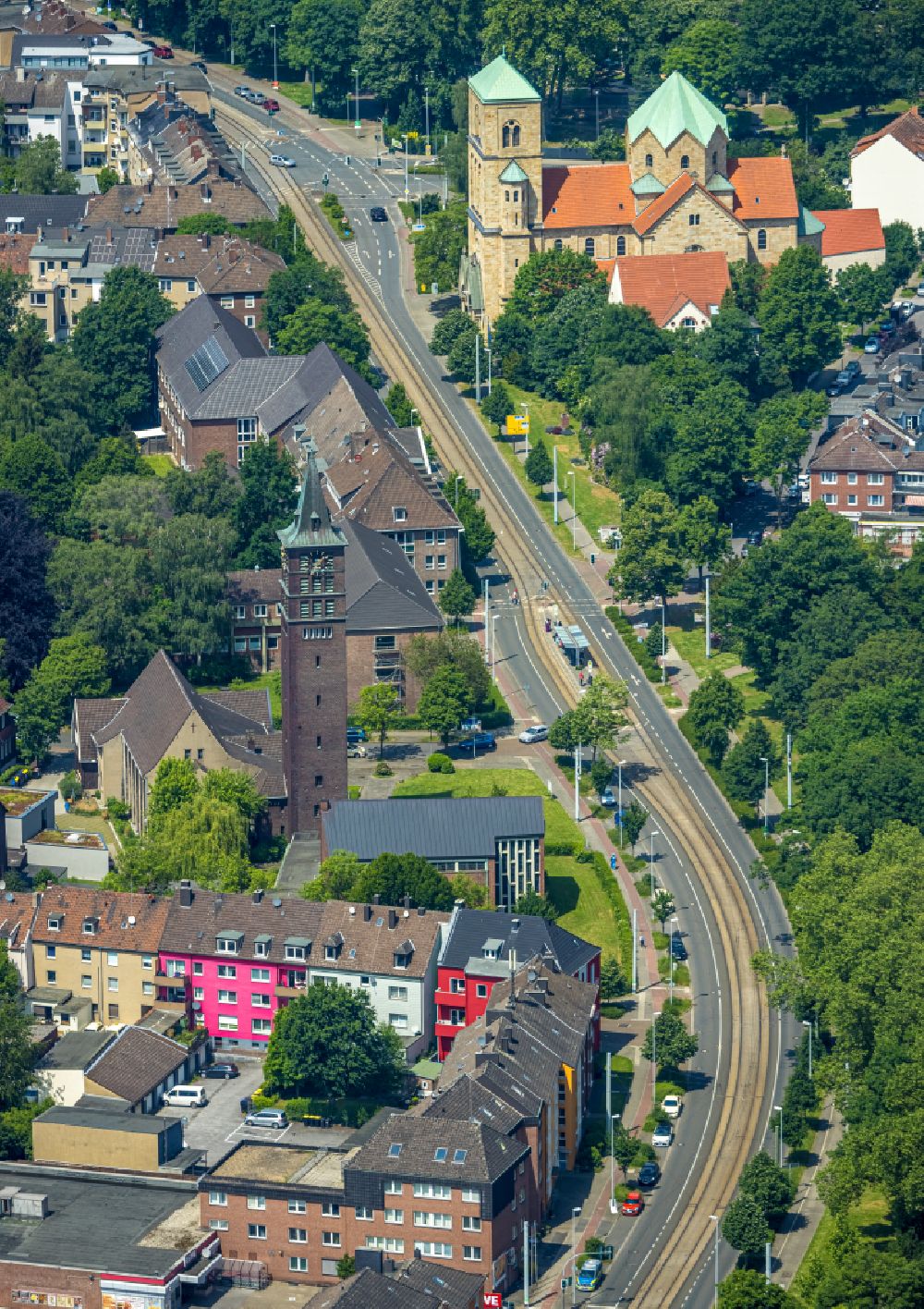Luftbild Herne - Kirchengebäude St. Joseph und ICC Wanne-Eickel an der Zeppelinstraße - Hauptstraße in Herne im Bundesland Nordrhein-Westfalen, Deutschland