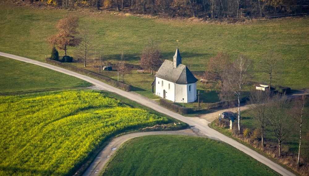 Luftbild Eslohe (Sauerland) - Kirchengebäude der Kapelle in Eslohe (Sauerland) im Bundesland Nordrhein-Westfalen, Deutschland