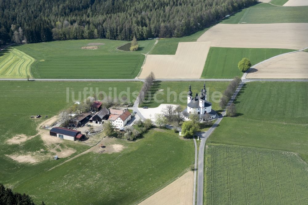 Luftaufnahme Münchenreuth - Kirchengebäude der Kapelle in Münchenreuth im Bundesland Bayern, Deutschland