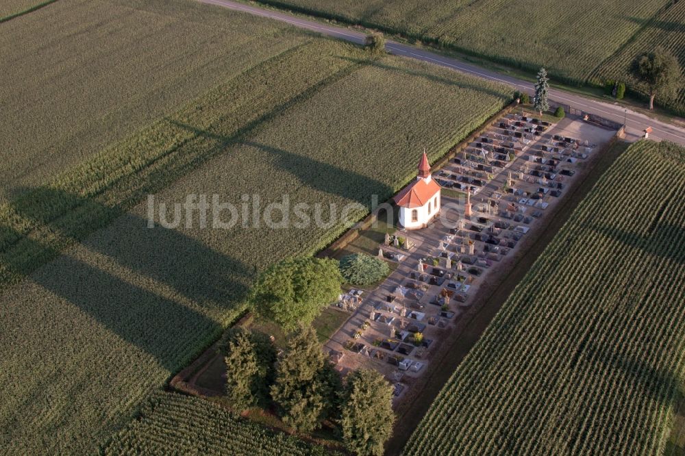 Luftaufnahme Salmbach - Kirchengebäude der Kapelle in Salmbach in Grand Est, Frankreich