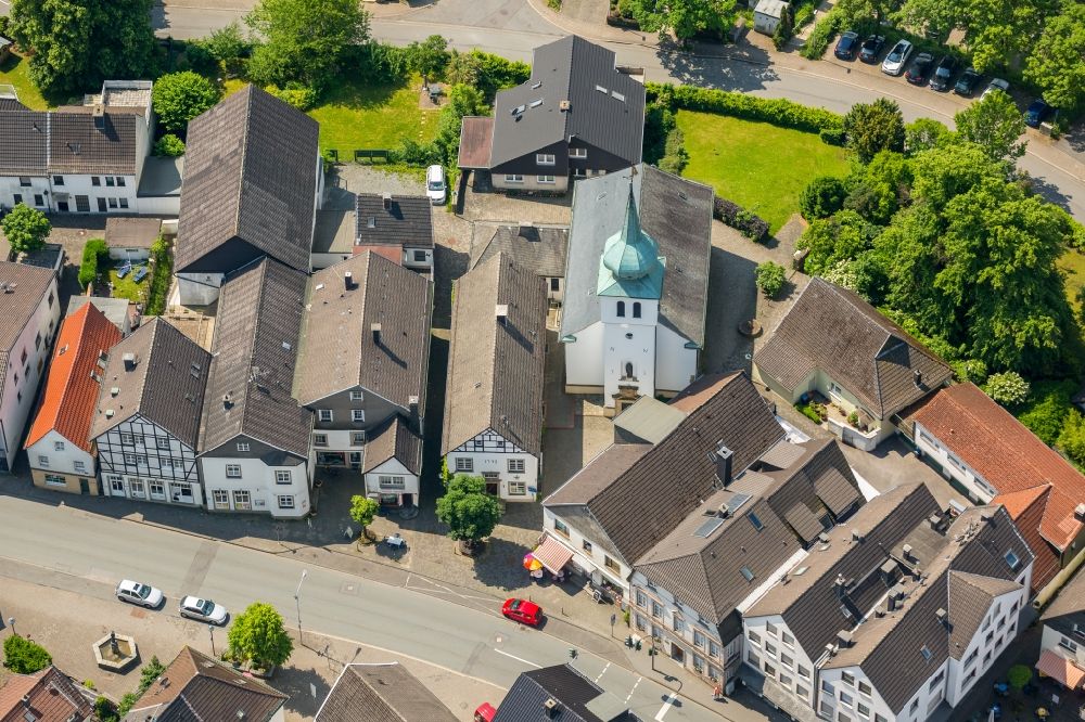 Luftbild Breckerfeld - Kirchengebäude kath. St. Jakobuskirche in Breckerfeld im Bundesland Nordrhein-Westfalen, Deutschland