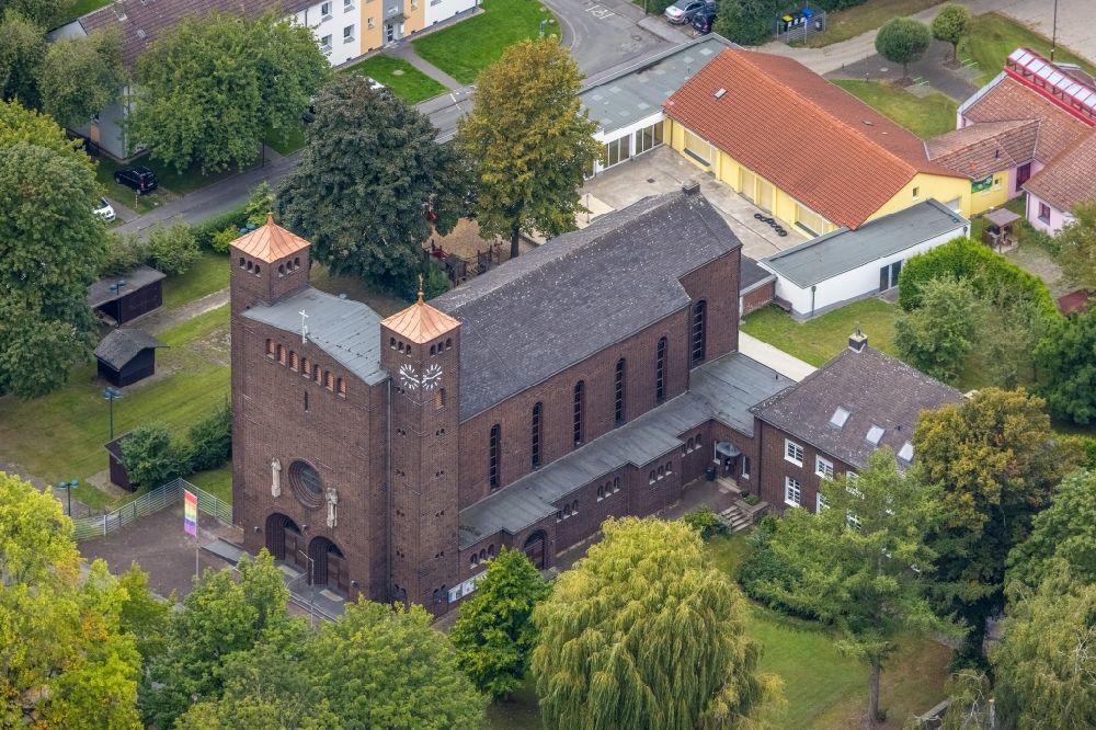 Luftaufnahme Dortmund - Kirchengebäude Kath. Kirche St. Karl Borromäus an der Fine Frau in Dortmund im Bundesland Nordrhein-Westfalen, Deutschland