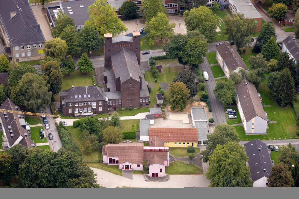 Luftbild Dortmund - Kirchengebäude Kath. Kirche St. Karl Borromäus an der Fine Frau in Dortmund im Bundesland Nordrhein-Westfalen, Deutschland
