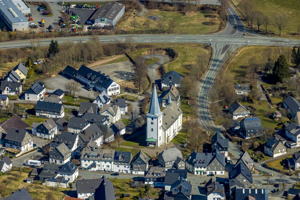 Luftaufnahme Remblinghausen - Kirchengebäude Kath. Kita St. Jakobus in Remblinghausen im Bundesland Nordrhein-Westfalen, Deutschland