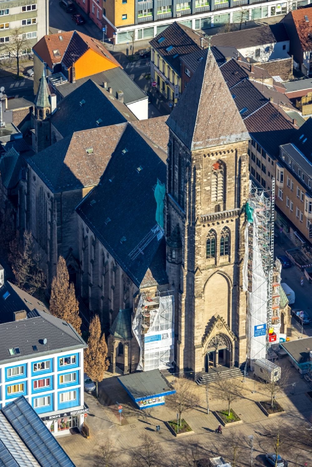 Oberhausen von oben - Kirchengebäude Katholische Kirche am Altmarkt in Oberhausen im Bundesland Nordrhein-Westfalen, Deutschland