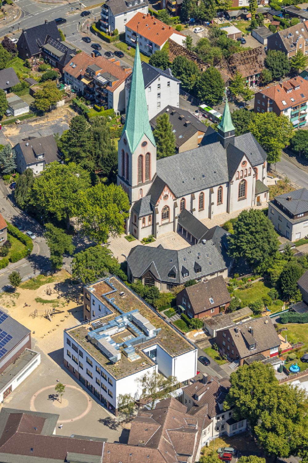 Luftbild Dortmund - Kirchengebäude Katholische Kirche St. Remigius in Dortmund im Bundesland Nordrhein-Westfalen, Deutschland