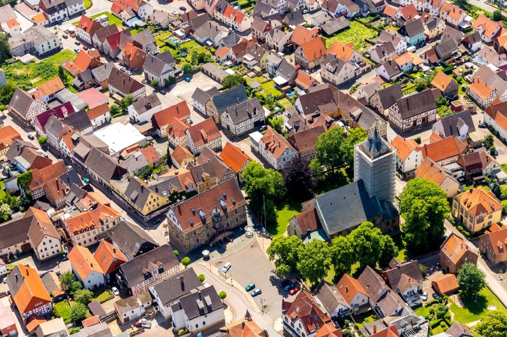 Luftbild Volkmarsen - Kirchengebäude der Katholische Pfarrgemeinde St. Marien in Volkmarsen im Bundesland Hessen, Deutschland