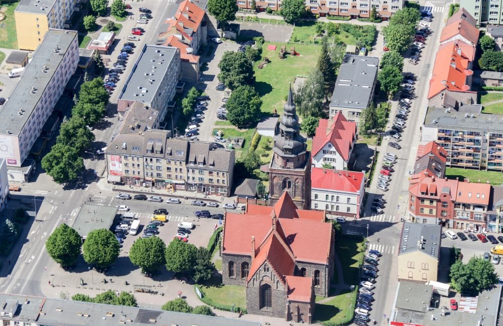Gryfino aus der Vogelperspektive: Kirchengebäude der katholische Pfarrkirche Mariä Geburt in Gryfino in Westpommern, Polen