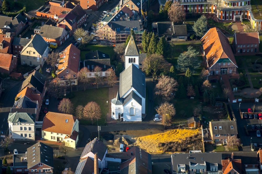 Luftbild Walstedde - Kirchengebäude der katholische Pfarrkirche Sankt Lambertus in Walstedde im Bundesland Nordrhein-Westfalen, Deutschland