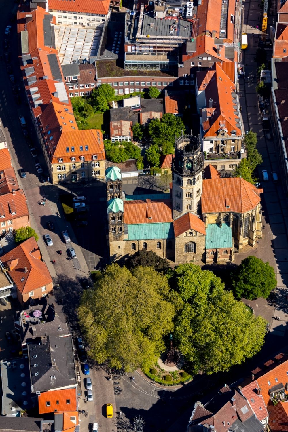 Münster von oben - Kirchengebäude der katholischen Kirche St. Ludgeri in Münster im Bundesland Nordrhein-Westfalen