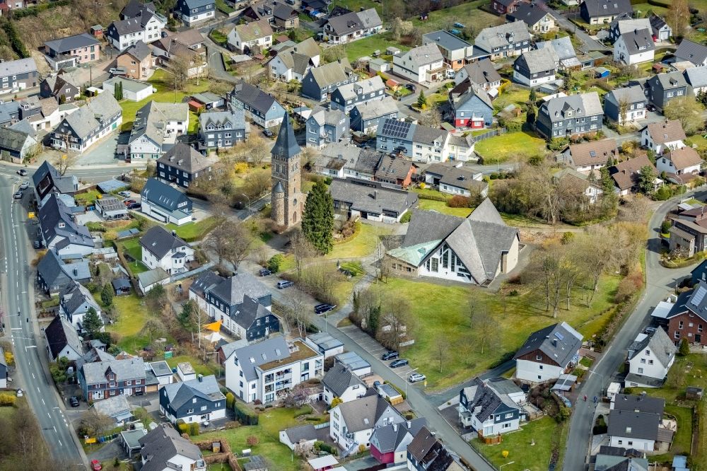Luftaufnahme Wilnsdorf - Kirchengebäude der katholischen Kirche Sankt Martinus in Wilnsdorf im Bundesland Nordrhein-Westfalen, Deutschland