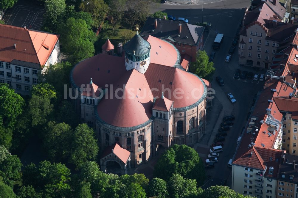 Luftaufnahme München - Kirchengebäude der Katholischen Kirche St.Rupert in München im Bundesland Bayern, Deutschland