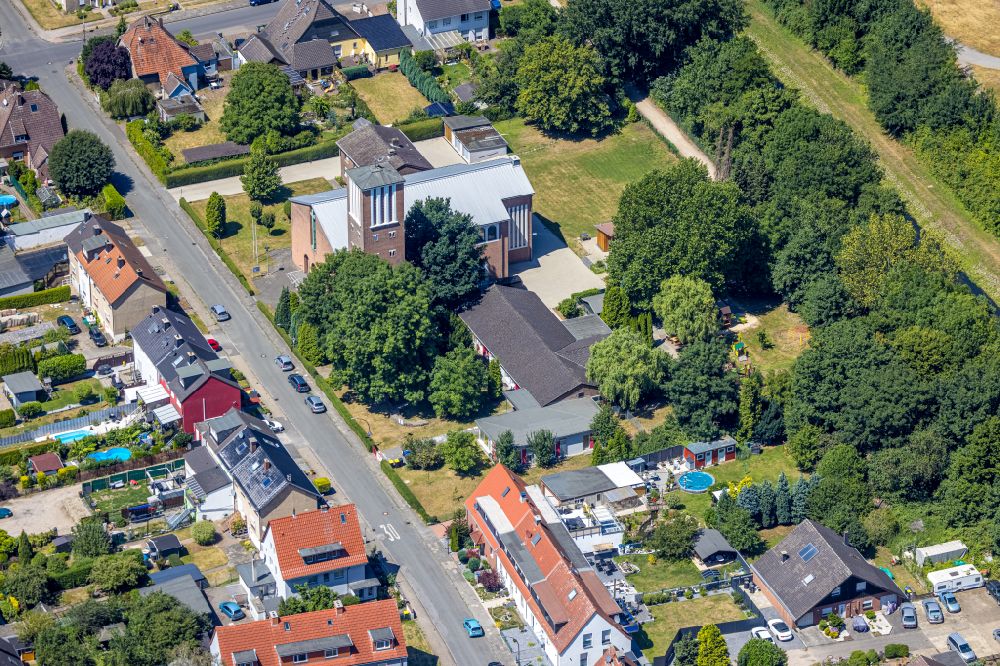 Luftbild Castrop-Rauxel - Kirchengebäude der Katholischen Pfarrei Corpus Christi in Castrop-Rauxel im Bundesland Nordrhein-Westfalen, Deutschland