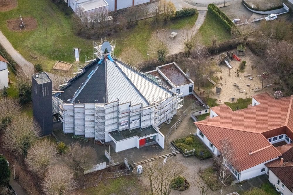 Luftaufnahme Hamm - Kirchengebäude des Katholisches Pfarramt St. Bonifatius in Hamm im Bundesland Nordrhein-Westfalen, Deutschland