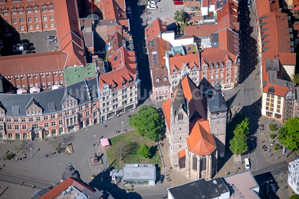 Erfurt von oben - Kirchengebäude Kaufmannskirche im Ortsteil Altstadt in Erfurt im Bundesland Thüringen, Deutschland
