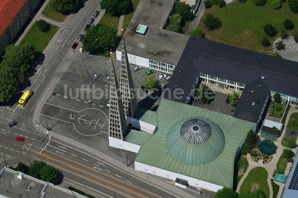 Luftaufnahme Augsburg - Kirchengebäude der Kirche Don Bosco Herrenbach Augsburg in Augsburg im Bundesland Bayern, Deutschland