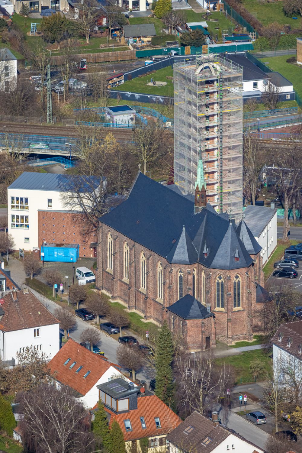 Luftbild Unna - Kirchengebäude der Kirche Herz Jesu im Ortsteil Alte Heide in Unna im Bundesland Nordrhein-Westfalen, Deutschland