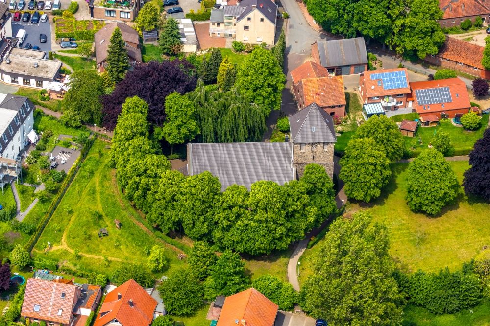 Luftbild Haltern am See - Kirchengebäude der Kirche St. Lambertus am Pastoratsweg in Haltern am See im Bundesland Nordrhein-Westfalen, Deutschland