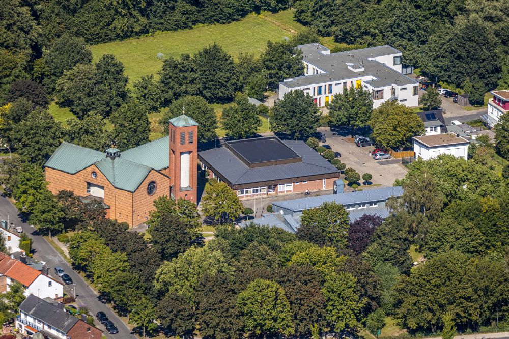Hamm von oben - Kirchengebäude der Kirche St. Marien und Gemeindezentrum in Hamm im Bundesland Nordrhein-Westfalen