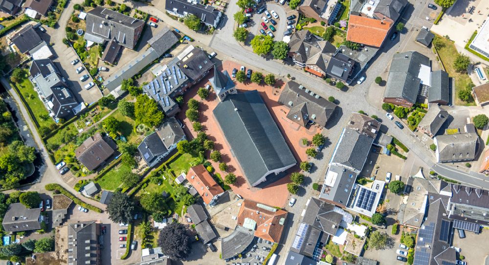 Luftbild Hamminkeln - Kirchengebäude der Kirche St. Patritius in Hamminkeln im Bundesland Nordrhein-Westfalen, Deutschland