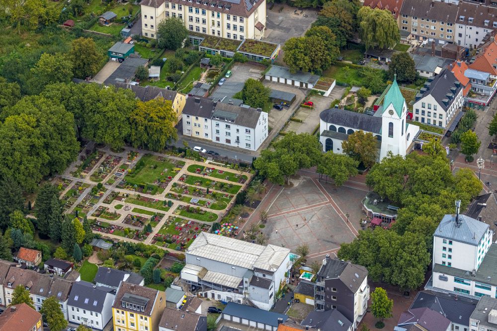 Luftaufnahme Hombruch - Kirchengebäude Ev. Kirchengemeinde Dortmund-Südwest - Kirche am Markt in Hombruch im Bundesland Nordrhein-Westfalen, Deutschland