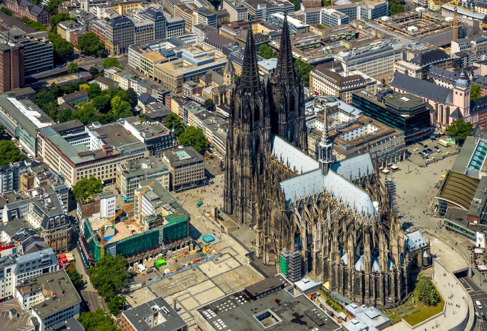 Luftaufnahme Köln - Kirchengebäude Kölner Dom im Ortsteil Innenstadt in Köln im Bundesland Nordrhein-Westfalen - NRW, Deutschland