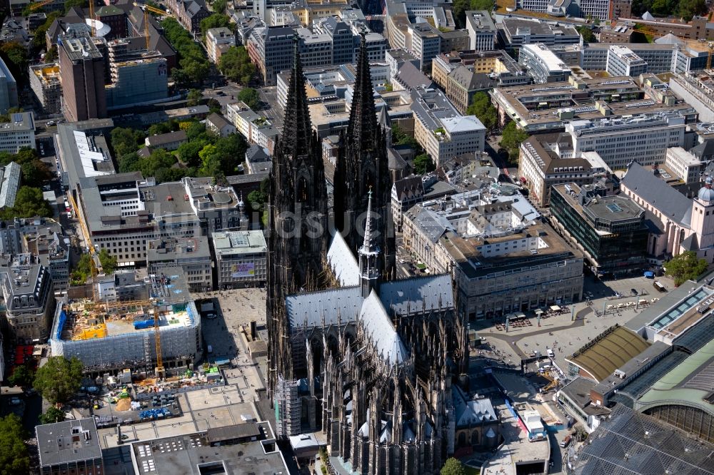 Luftbild Köln - Kirchengebäude Kölner Dom im Ortsteil Innenstadt in Köln im Bundesland Nordrhein-Westfalen - NRW, Deutschland