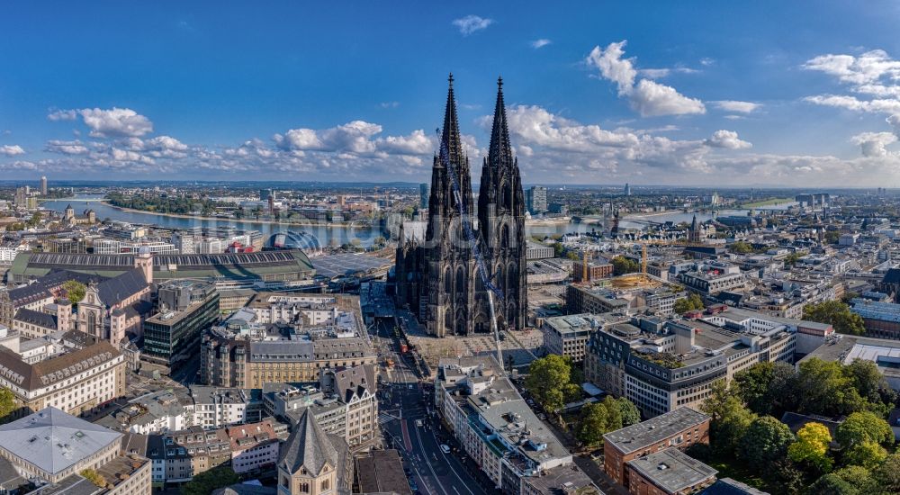Luftaufnahme Köln - Kirchengebäude Kölner Dom im Ortsteil Innenstadt in Köln im Bundesland Nordrhein-Westfalen - NRW, Deutschland