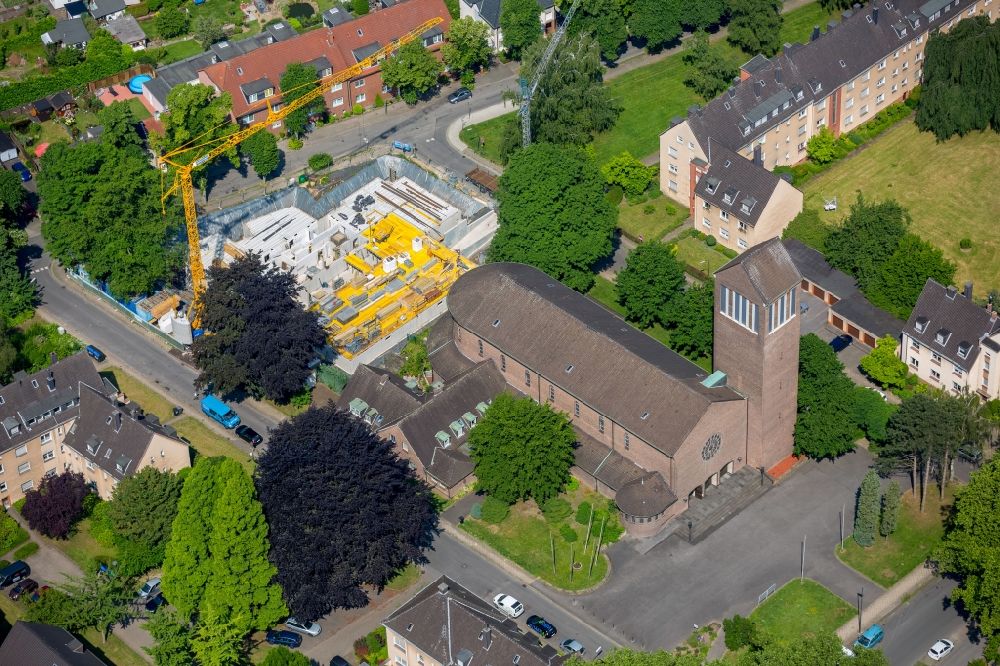 Bochum aus der Vogelperspektive: Kirchengebäude des Kolumbarium St.Pius in Bochum im Bundesland Nordrhein-Westfalen, Deutschland