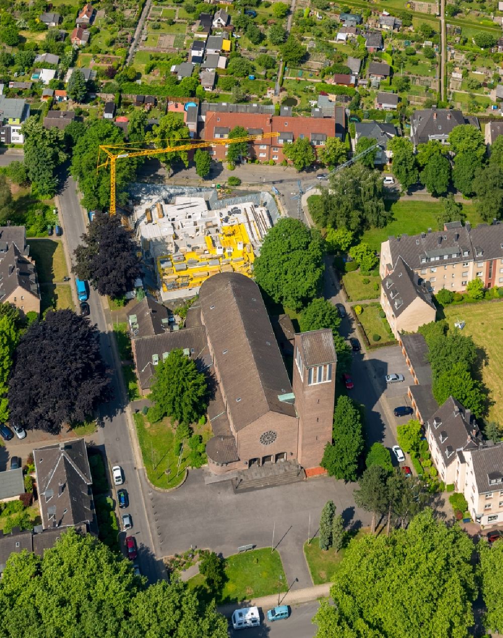 Luftbild Bochum - Kirchengebäude des Kolumbarium St.Pius in Bochum im Bundesland Nordrhein-Westfalen, Deutschland