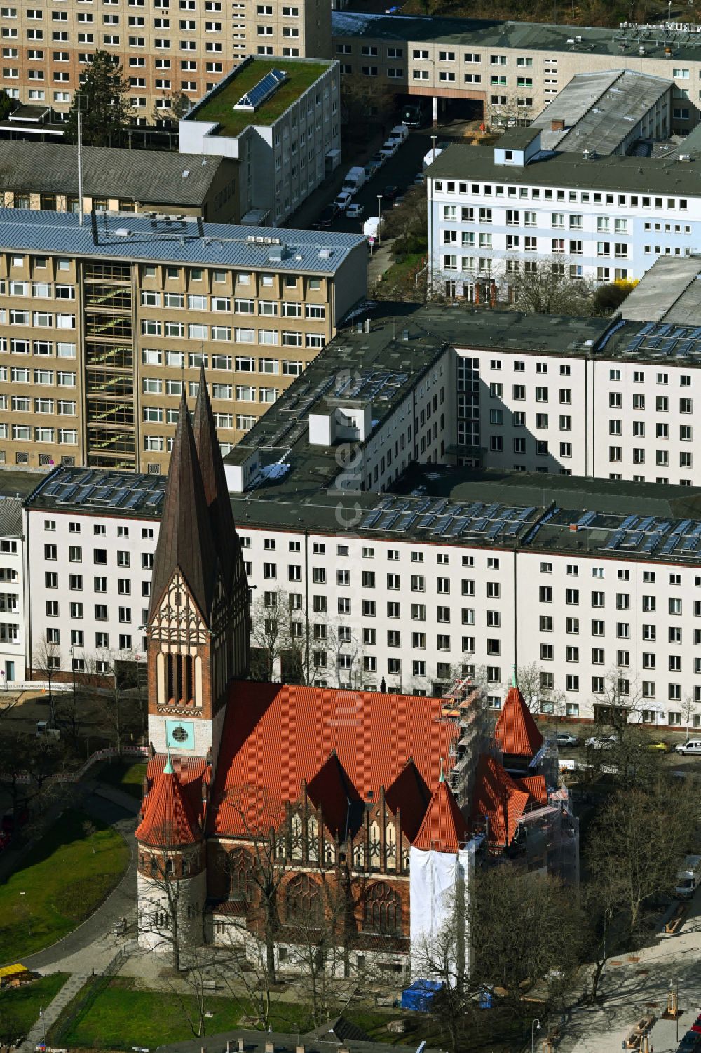 Luftbild Berlin - Kirchengebäude der Koptische Gemeinde im Ortsteil Lichtenberg in Berlin, Deutschland