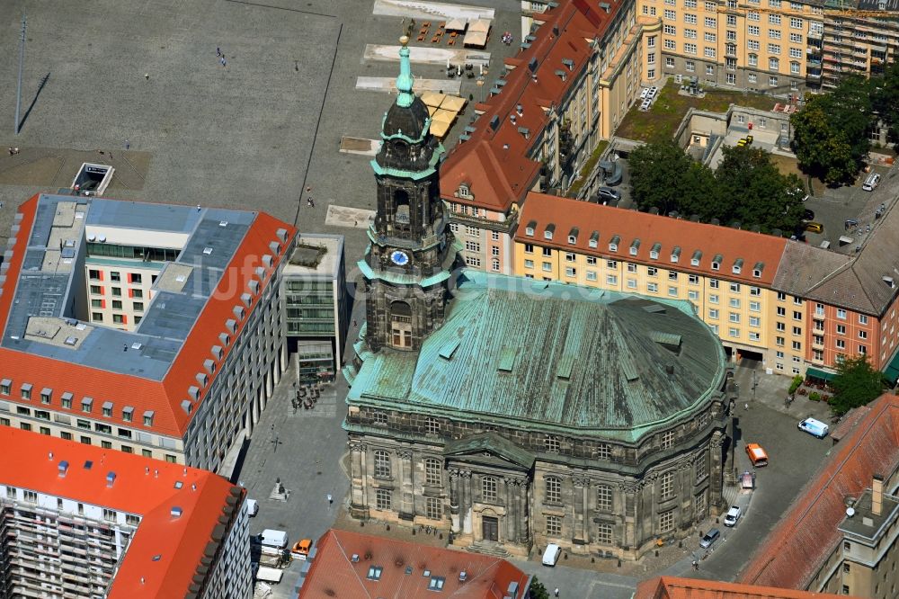 Dresden aus der Vogelperspektive: Kirchengebäude der Kreuzkirche Dresden An der Kreuzkirche in Dresden im Bundesland Sachsen