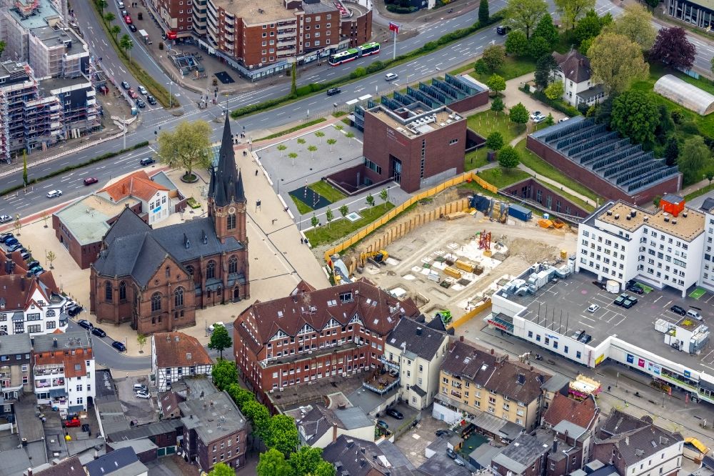 Luftaufnahme Herne - Kirchengebäude Kreuzkirche in Herne im Bundesland Nordrhein-Westfalen, Deutschland