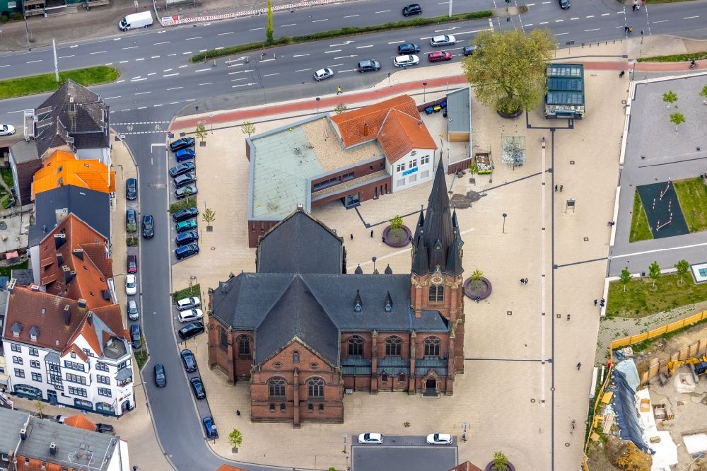 Herne von oben - Kirchengebäude Kreuzkirche in Herne im Bundesland Nordrhein-Westfalen, Deutschland